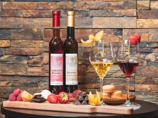 Urobte radosť Vašim ženám ❤️ www.ladovevino.sk • • • • #wine #mdž #vino #winetasting #winelovers #winetime #instawine...