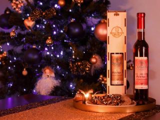 Ešte stále nieje neskoro na Vianočný darček ❤️ www.ladovevino.sk #eiswein #winelovers #wine #vino #icewine #dessert...